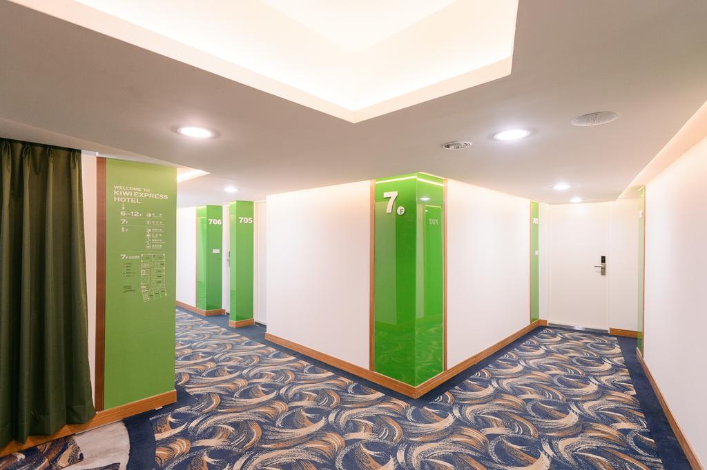 Kiwi-Taichung Station Branch 1 Hotel Bagian luar foto