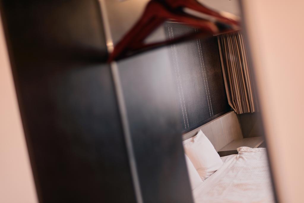 Kiwi-Taichung Station Branch 1 Hotel Bagian luar foto