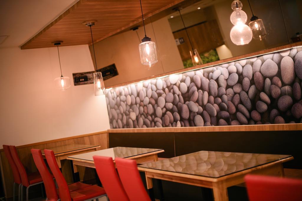 Kiwi-Taichung Station Branch 1 Hotel Bagian luar foto