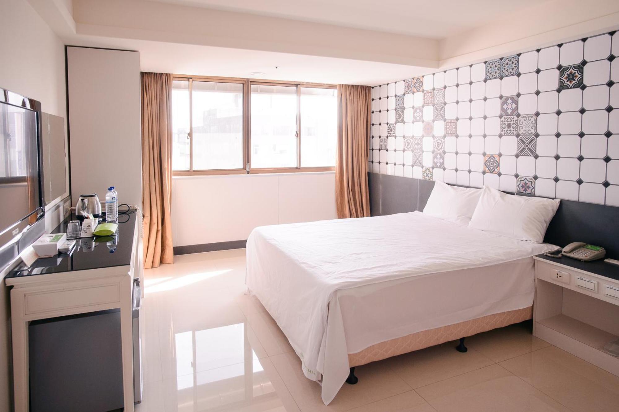 Kiwi-Taichung Station Branch 1 Hotel Bagian luar foto