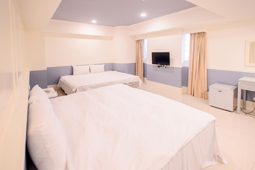 Kiwi-Taichung Station Branch 1 Hotel Bagian luar foto