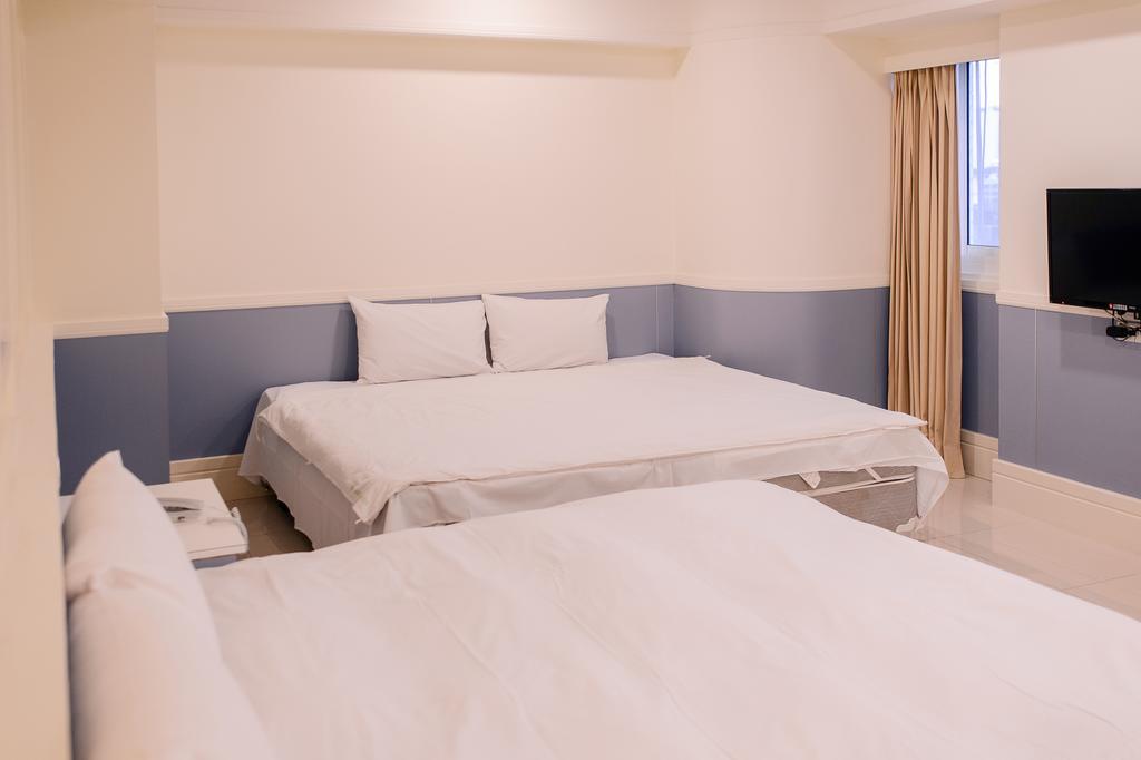 Kiwi-Taichung Station Branch 1 Hotel Bagian luar foto