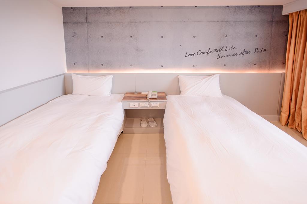 Kiwi-Taichung Station Branch 1 Hotel Bagian luar foto