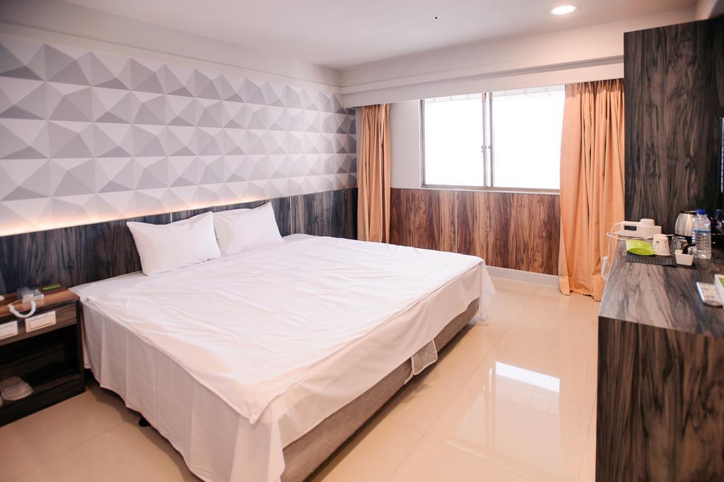 Kiwi-Taichung Station Branch 1 Hotel Bagian luar foto
