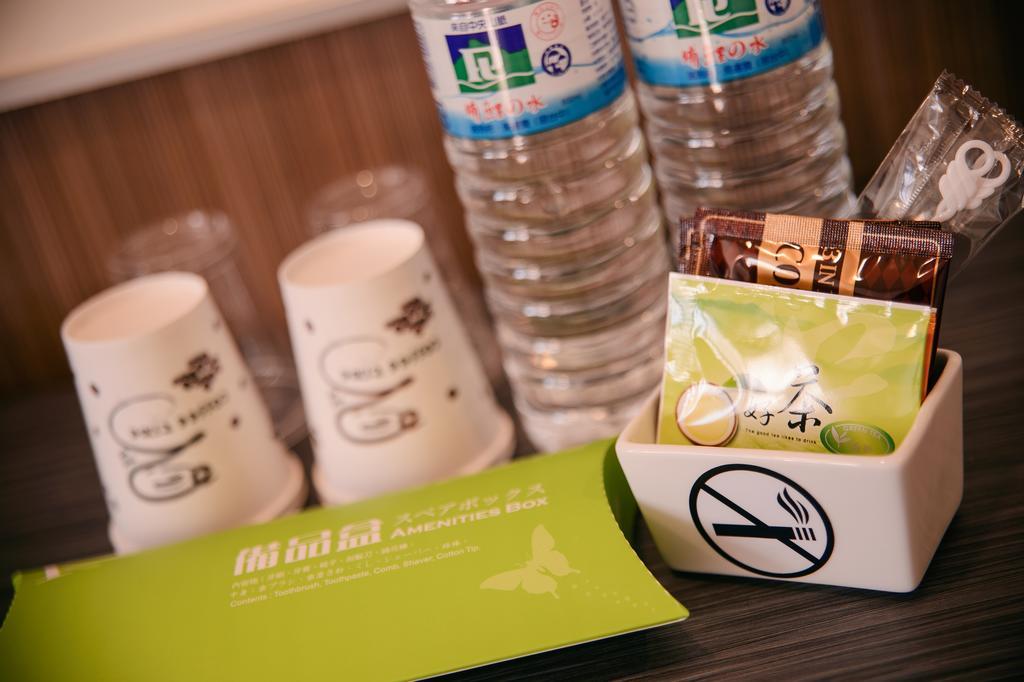 Kiwi-Taichung Station Branch 1 Hotel Bagian luar foto