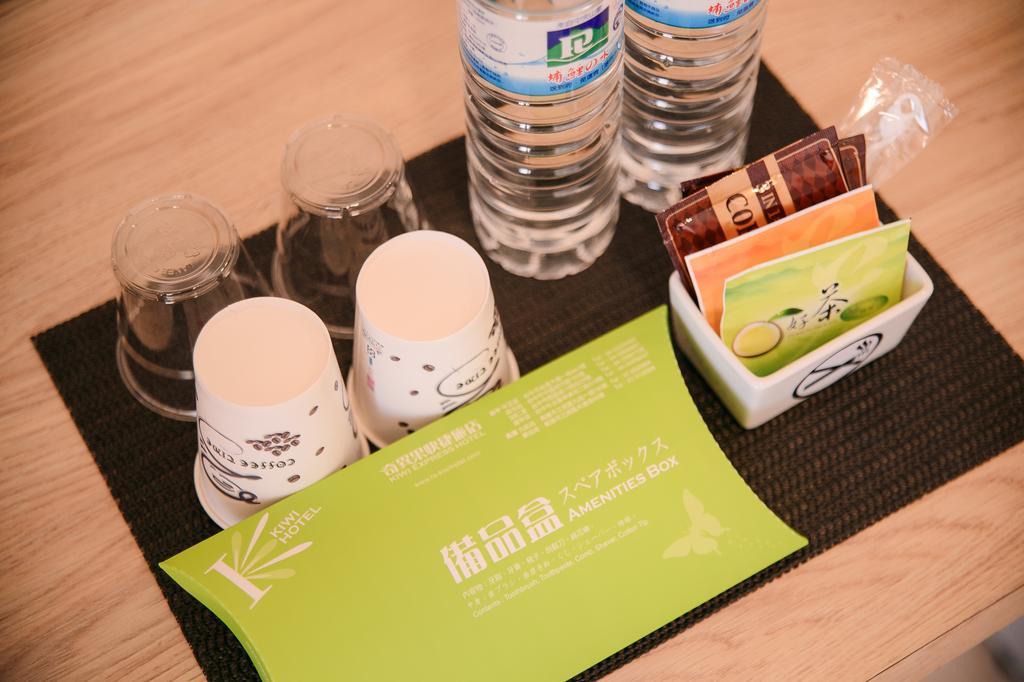 Kiwi-Taichung Station Branch 1 Hotel Bagian luar foto