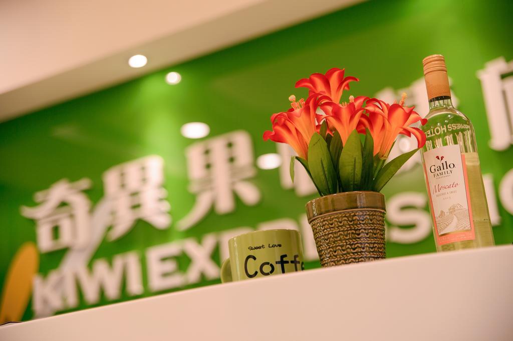 Kiwi-Taichung Station Branch 1 Hotel Bagian luar foto