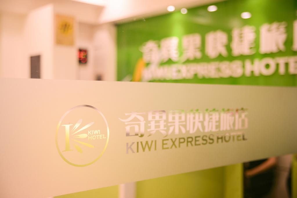 Kiwi-Taichung Station Branch 1 Hotel Bagian luar foto