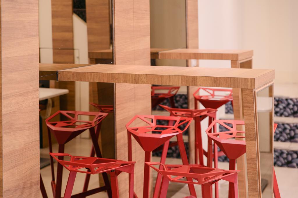 Kiwi-Taichung Station Branch 1 Hotel Bagian luar foto